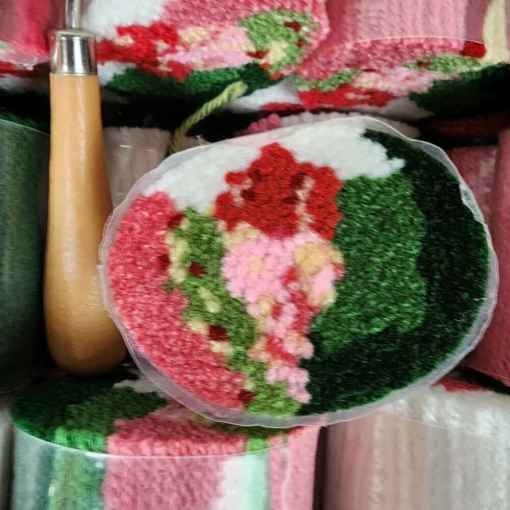 Vintage Caron Latch Hook Kit R916 Rose Bouquet Complete Cottagecore - Picture 8 of 15